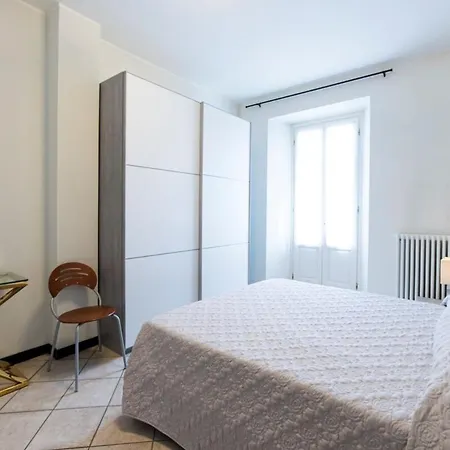 Cloe In Intra Βερμπάνια