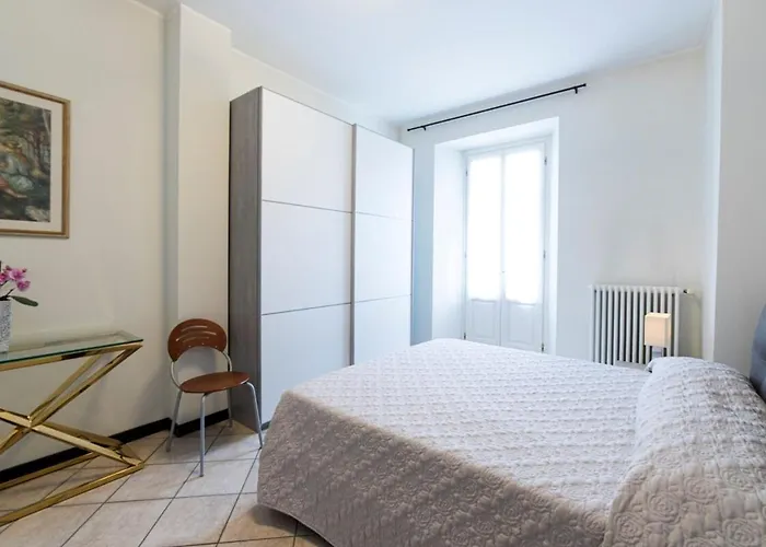 Cloe In Intra Βερμπάνια